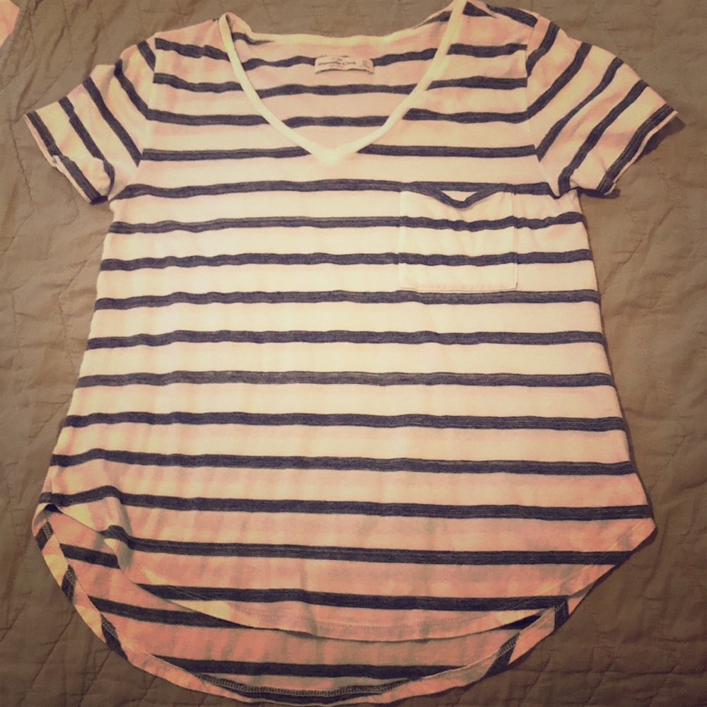 Abercrombie and Fitch T Shirt XS